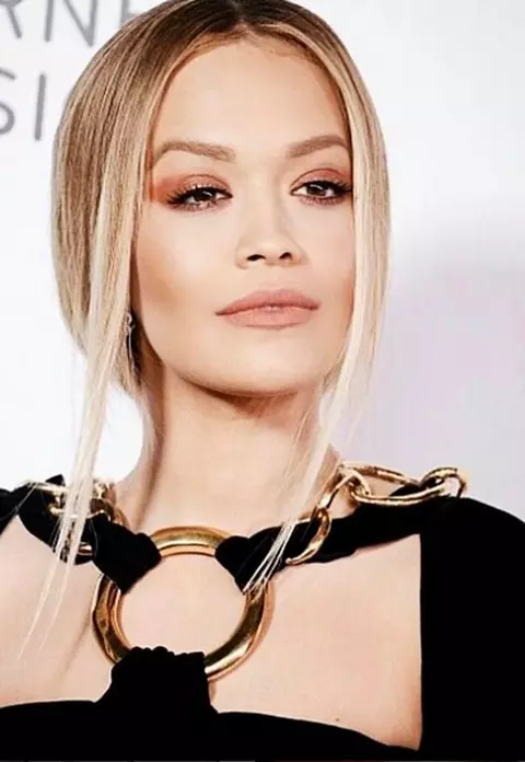 Fotografia zilei: Rita Ora – Silueta subțire cu pizza se întreține!