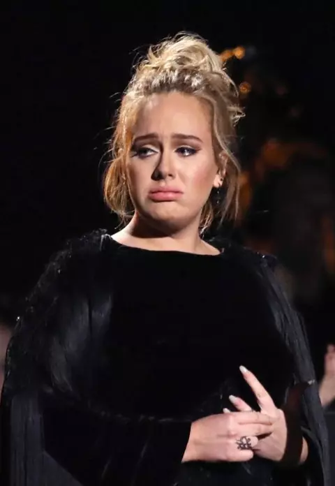 Adele, în lacrimi la premiile Grammy 2017