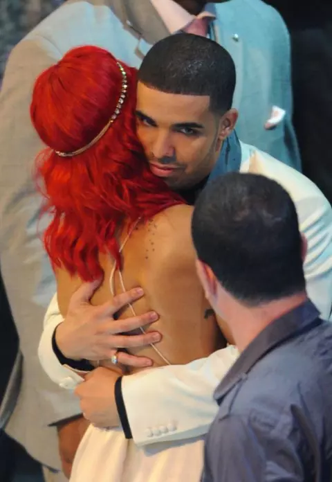 Drake i-a făcut declarații Rihannei de ziua ei, în timpul concertului: „Îi port multă iubire!”