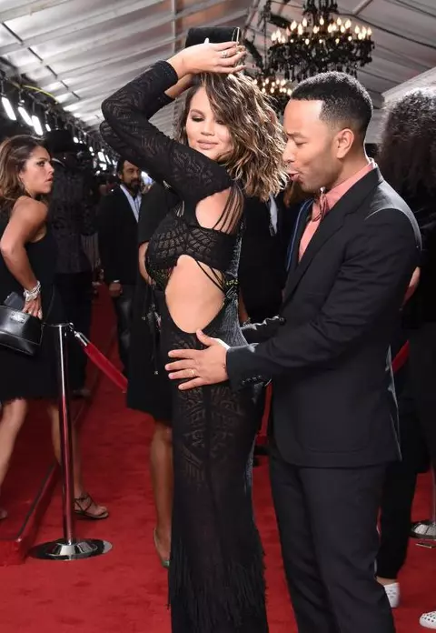 Chrissy Teigen, soția lui John Legend, a filmat topless