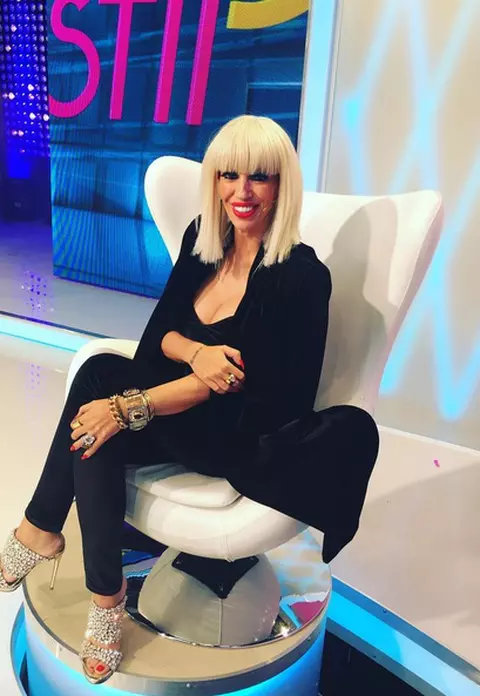 24 de întrebări cu Raluca Bădulescu – „Vreau să am posteriorul lui Kim Kardashian”