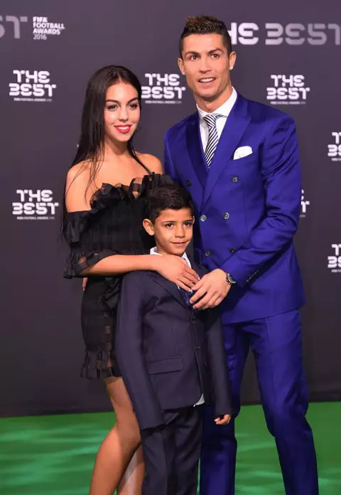 Cristiano Ronaldo, așa cum nu l-ai mai văzut! Devine un romantic desăvârșit în preajma noii sale iubite!