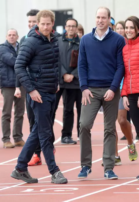 Imagini inedite: Kate, William şi Harry au alergat la Londra