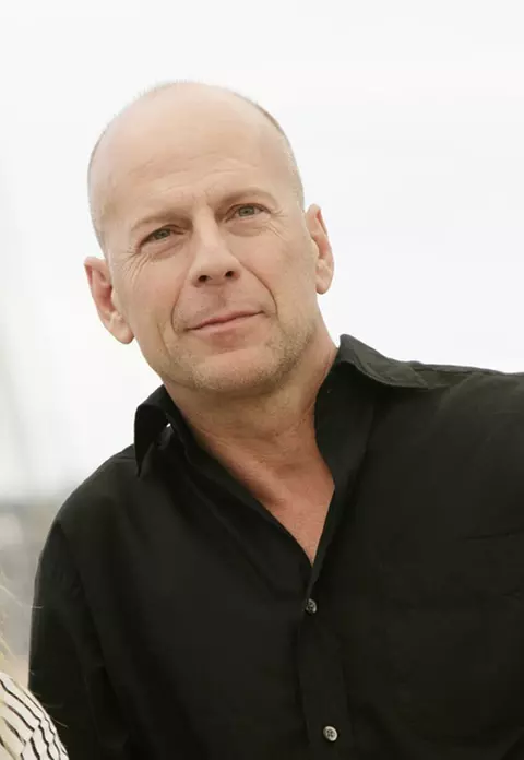 Bruce Willis, supus la “cazne” de neimaginat de către fiica lui – unghii sclipitoare și stickere cu pisicuțe!