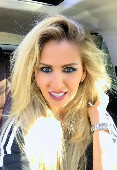 Andreea Bănică și-a schimbat radical look-ul și a donat 30 cm de păr