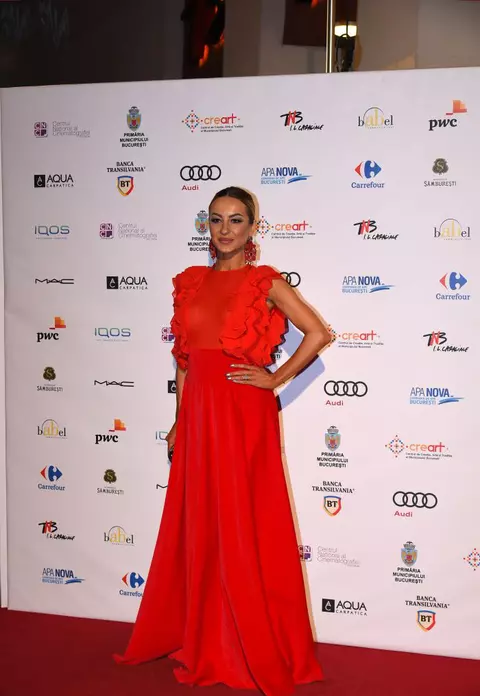Flavia Mihășan s-a logodit și se pregătește să devină mamă