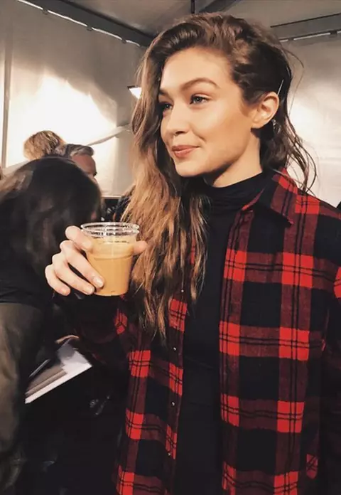 Gigi Hadid a înnebunit când a văzut-o pe Lady Gaga cu ce este îmbrăcată. Iată ce purta artista!