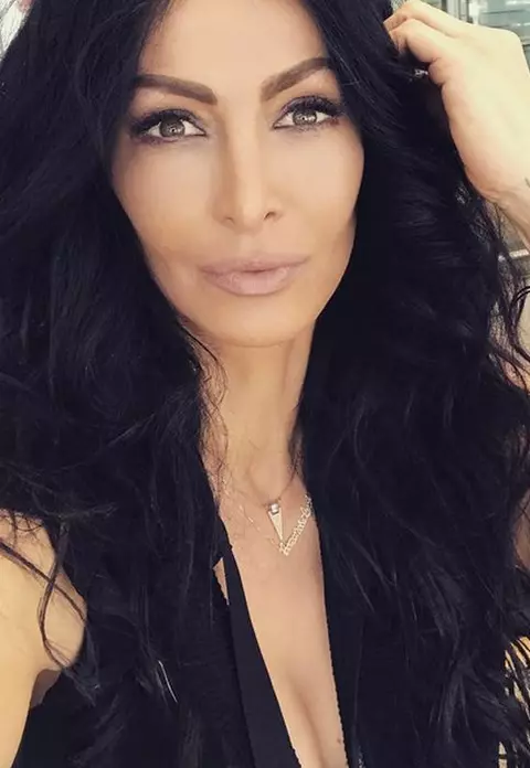 Mihaela Rădulescu, extrem de sexy și senzuală într-un videoclip