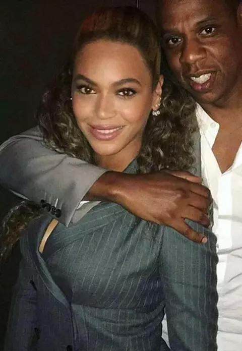 Beyonce - declarație de dragoste pentru Jay Z cu ocazia aniversării a 9 ani de căsătorie. Imagini emoționante!