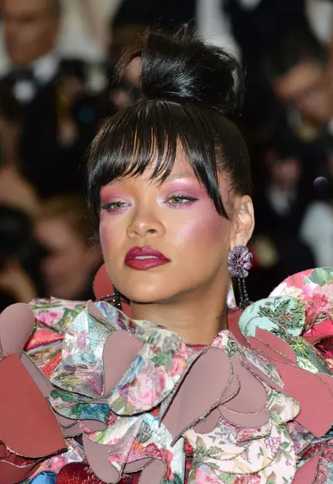 Rihanna este în doliu! Vărul ei a murit după ce a fost împușcat