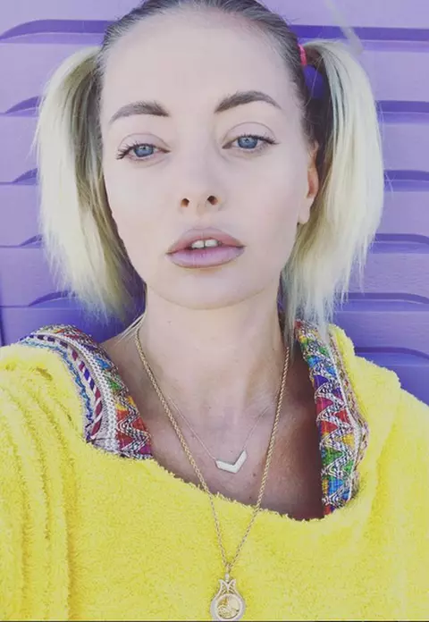 Delia a plecat din nou în vacanță și a ales Grecia de această dată. Așa arată artista în costum de baie!