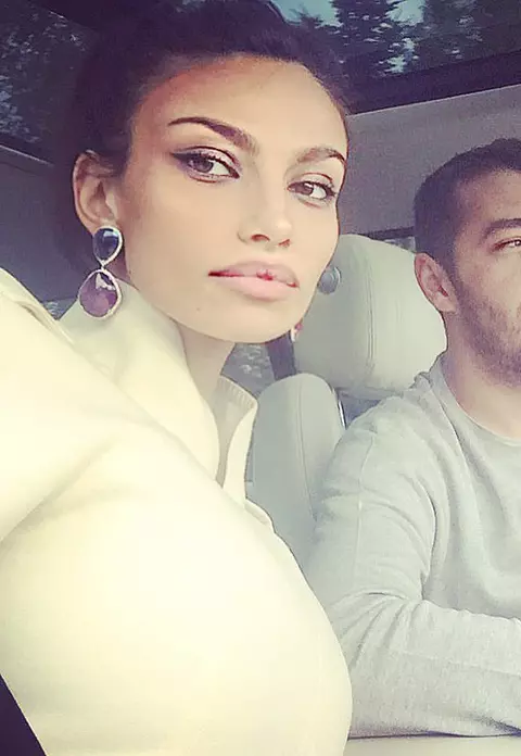 Mădălina Ghenea și iubitul ei, mai îndrăgostiți ca niciodată. S-au filmat în mașină, pe bancheta din spate, în timp ce...
