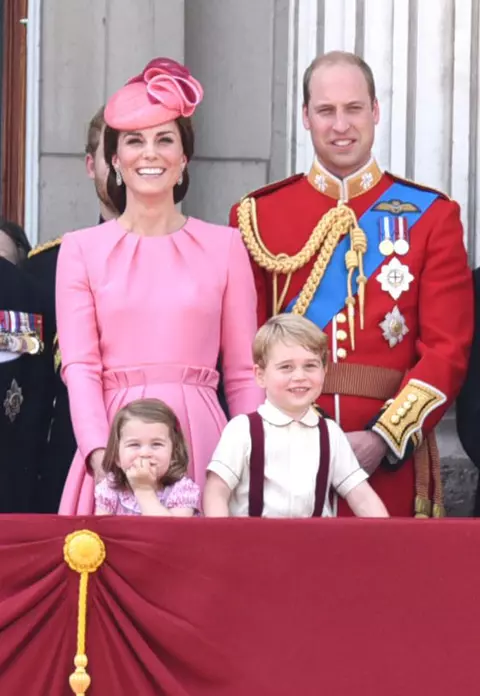 Prinţul George şi Prinţesa Charlotte au fost vedetele paradei Trooping the Colour