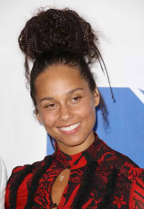Alicia Keys, schimbare dramatică de look.  Iată ce hairstyle a adoptat cântăreața! Poate fi trendul acestei veri?