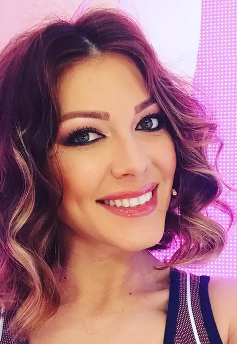 Ilinca Vandici – Prima fotografie de acasă cu bebeluşul ei. Iată cum arată vedeta la 2 săptămâni după ce a născut!