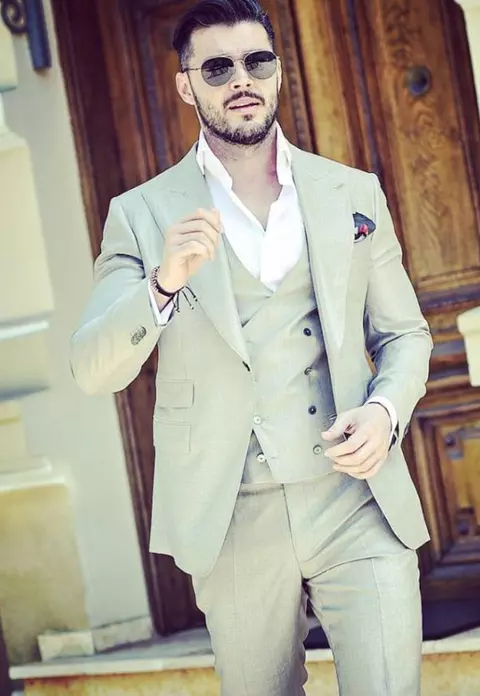 Victor Slav - noul Gianluca Vacchi de România. Prezentatorul l-a imitat pe celebrul italian, iar rezultatul este unul de pomină! VIDEO