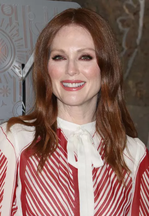Îngrijire și styling pentru un păr strălucitor ca al lui Julianne Moore