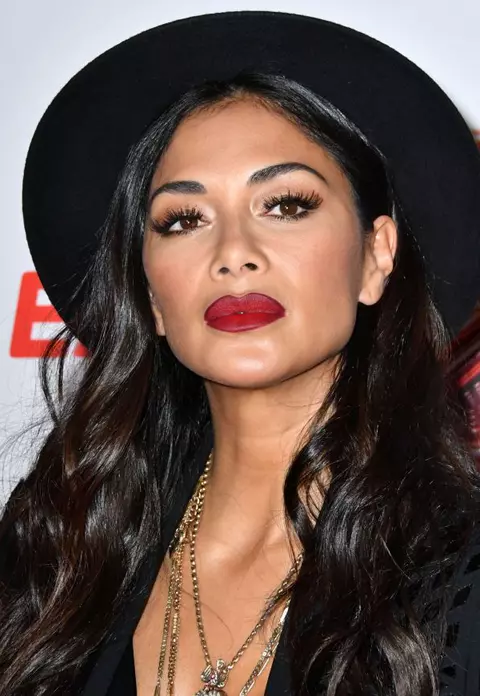 Vrei să fii seducătoare ca Nicole Scherzinger? Metode incendiare de aplicare a parfumului!