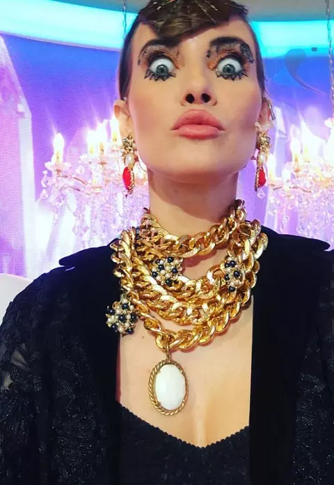 Iulia Albu a atras toate privirile la Media Music Awards 2017. Cât de excentrică este ținuta vedetei