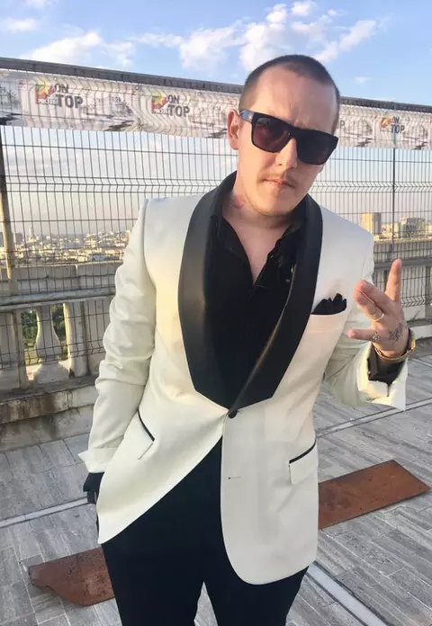 What's Up, despre cum îşi alege ţinutele de scenă împreună cu stilistul lui personal, Adina Buzatu!