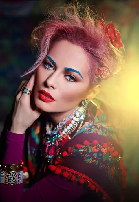 La mulți ani, Laura Cosoi! 10 ipostaze super-sexy în Viva!