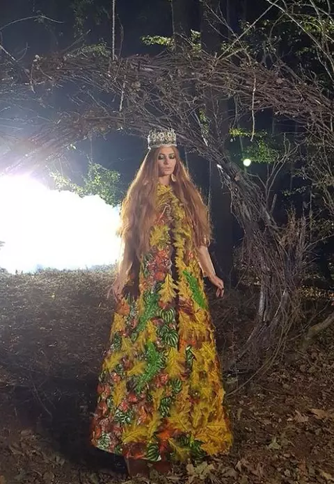 Motivul pentru care Delia îşi ascunde părul natural în spatele perucilor! S-a ferit să o spună până acum