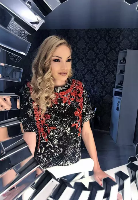 Valentina Pelinel se apucă de cântat? "Pregătim un album şi un featuring"