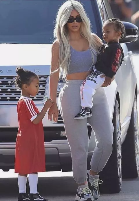 Kim Kardashian a dat marea veste! Ce sex va avea cel de-al treilea copil