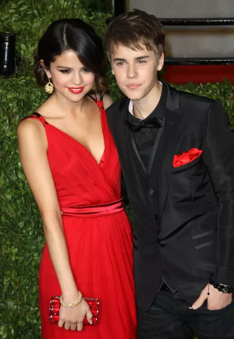 Selena Gomez l-a uitat pe The Weeknd și s-a întors la Justin Bieber. Îi poartă deja hainele. Iată cum au fost surprinși cei doi!