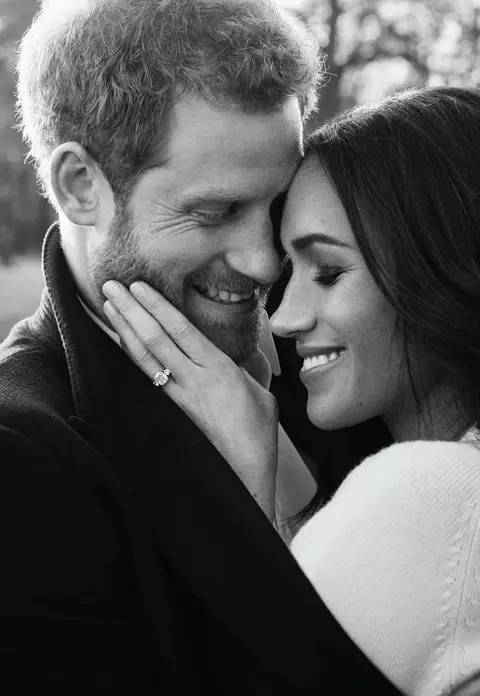 Prințul Harry și Meghan Markle au primit un tort de nuntă cu 5 etaje. Unul... neobișnuit