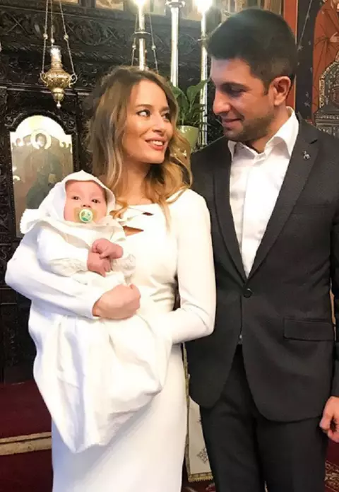 Laura Cosoi și Cosmin Curticăpean, nași de botez a doua zi de Crăciun - FOTO