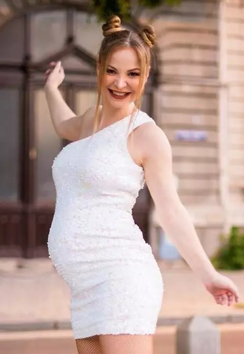 Cântăreața Alessia a născut!
