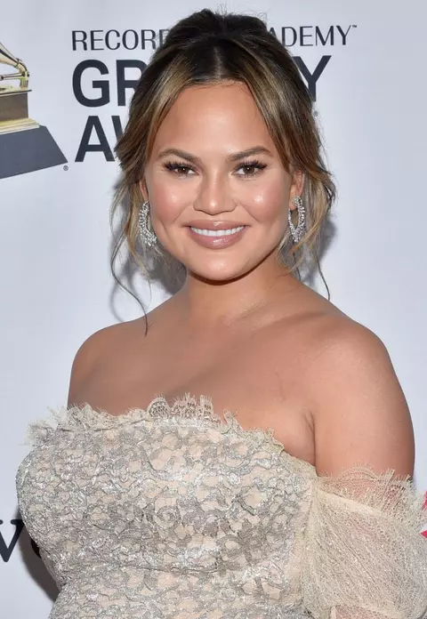 Mesajul terifiant postat de Chrissy Teigen, însărcinată a doua oară: "Monştri care ne vor morţi!"