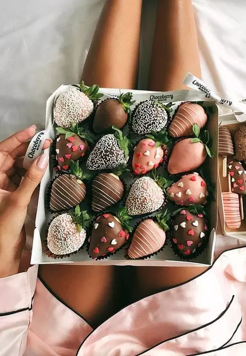 Reteță de căpșuni în ciocolată, răsfăț de Valentine`s Day!