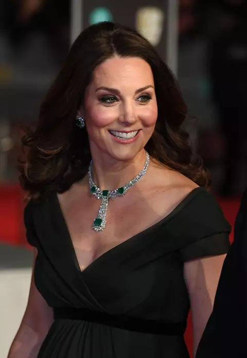 Kate Middleton nu a purtat negru la Gala Premiilor BAFTA 2018. A sfidat ducesa de Cambridge miscarea „Time’s Up”?  FOTO