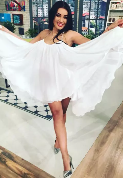 Elena Ionescu, ex-Mandinga, a dezvăluit sexul bebelușului. Artista e nevoită să nască prin cezariană din cauza problemelor de sănătate