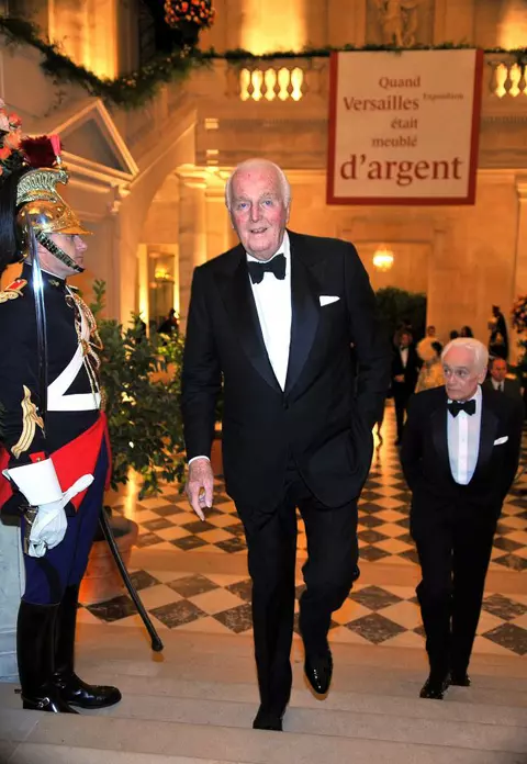 Celebrul designer de modă Hubert de Givenchy a murit la vârsta de 91 de ani