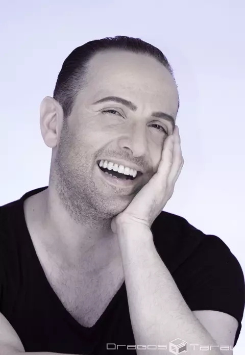 „În meseria mea visez cu ochii deschiși”. Răzvan Mazilu e un artist autentic