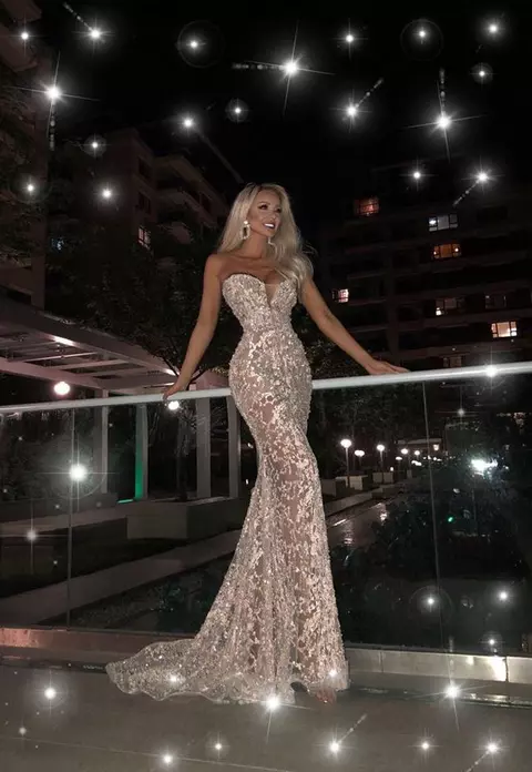 Bianca Drăgușanu a pățit-o chiar înainte de VIVA! Party! Vedetei i s-a rupt rochia înainte de petrecere