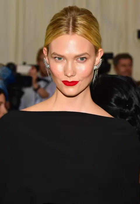 Bat clopotele de nuntă! Karlie Kloss s-a logodit cu Joshua Kushner