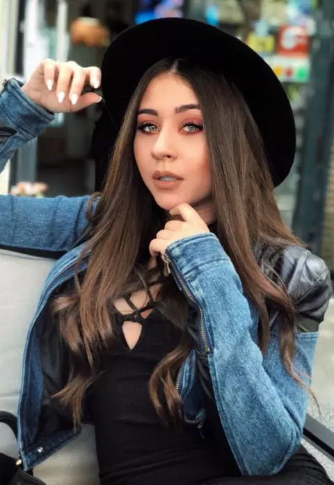 Părinții o susțin necondiționat pe Nicole Cherry. Cum a trecut artista peste despărțirea de iubit