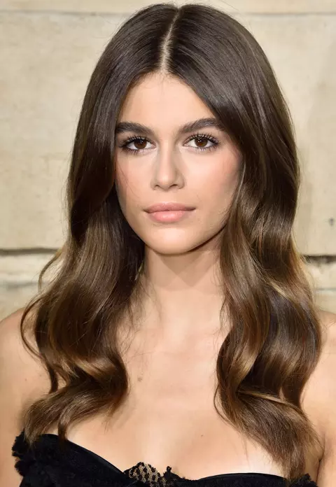 Kaia Gerber, în lenjerie bărbătească pe covorul roșu, a șocat la propriu!