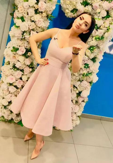 Andreea Mantea, în costum de baie la 31 de ani! Prezentatoarea TV face furori