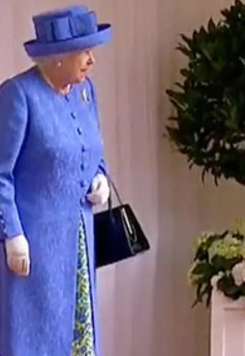 Regina Marii Britanii, lăsată de Trump să aștepte în căldură timp de 15 minute și încă o gafă imensă a președintelui american