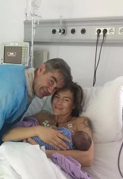Primele imagini cu băiețelul Roxanei Ciuhulescu. Micuțul seamănă cu mama lui