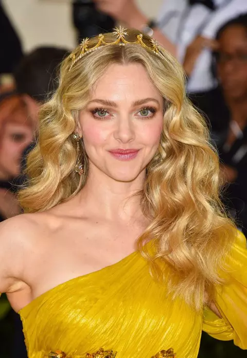 Get the look Amanda Seyfried - fă-ți și tu acest machiaj de vară pentru blonde