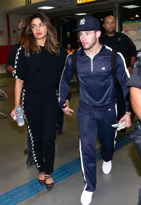 SURPRIZĂ! Priyanka Chopra și Nick Jonas s-au logodit