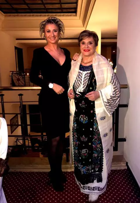 Anamaria Prodan vorbeşte cu poza mamei sale: "O simt secundă de secundă. Pentru mine, ea nu a murit!" - EXCLUSIV