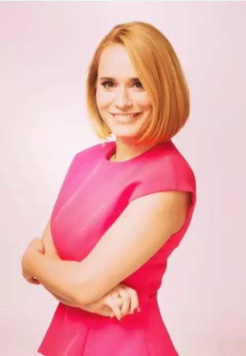 Andreea Esca şi-a schimbat look-ul pentru o perioadă. Aşa arată acum celebra prezentatoare TV