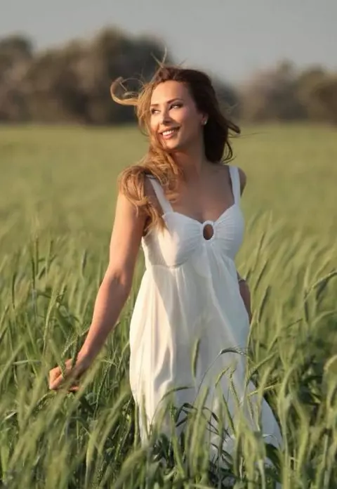 Iulia Vântur prezintă Cerbul de Aur. Ce sumă va încasa vedeta pentru trei zile pe scenă